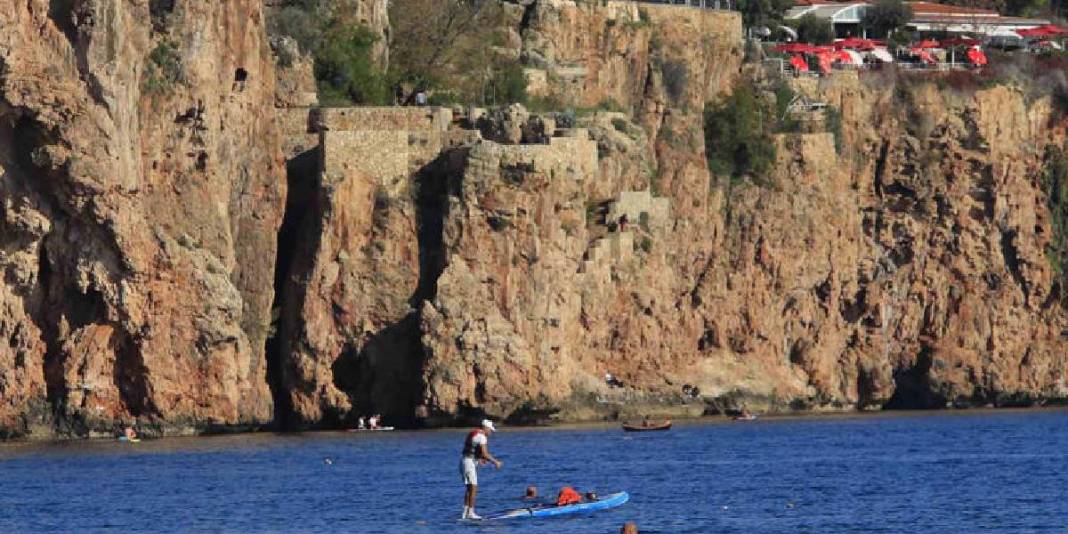 Yüksekte kar alçakta deniz keyfi! Aralık ayında yazı yaşadılar: Herkes donarken onların deniz keyfi imrendirdi 1